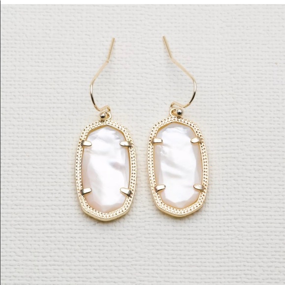 💢LAST PAIR💢KENDRA Gold Dani Pearl Drop Earrings - Picture 3 of 8